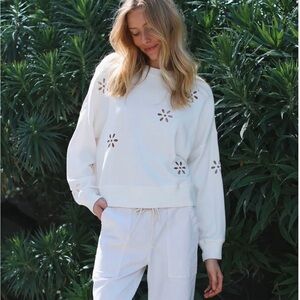 NWT Electric & Rose White Floral Eyelet Sweatshirt Sz S